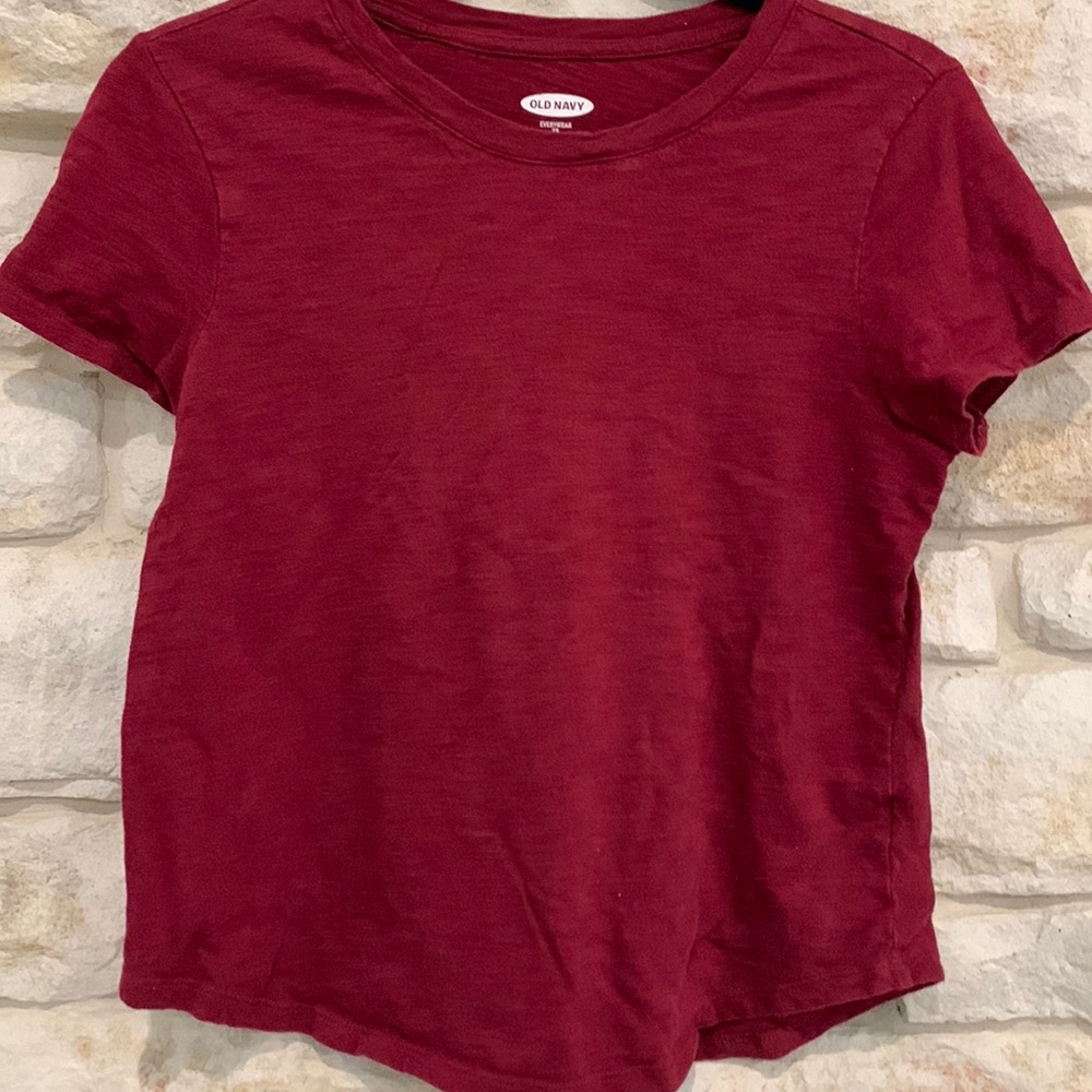 Old Navy Everywear Burgundy Tee Shirt, size Petite XS
